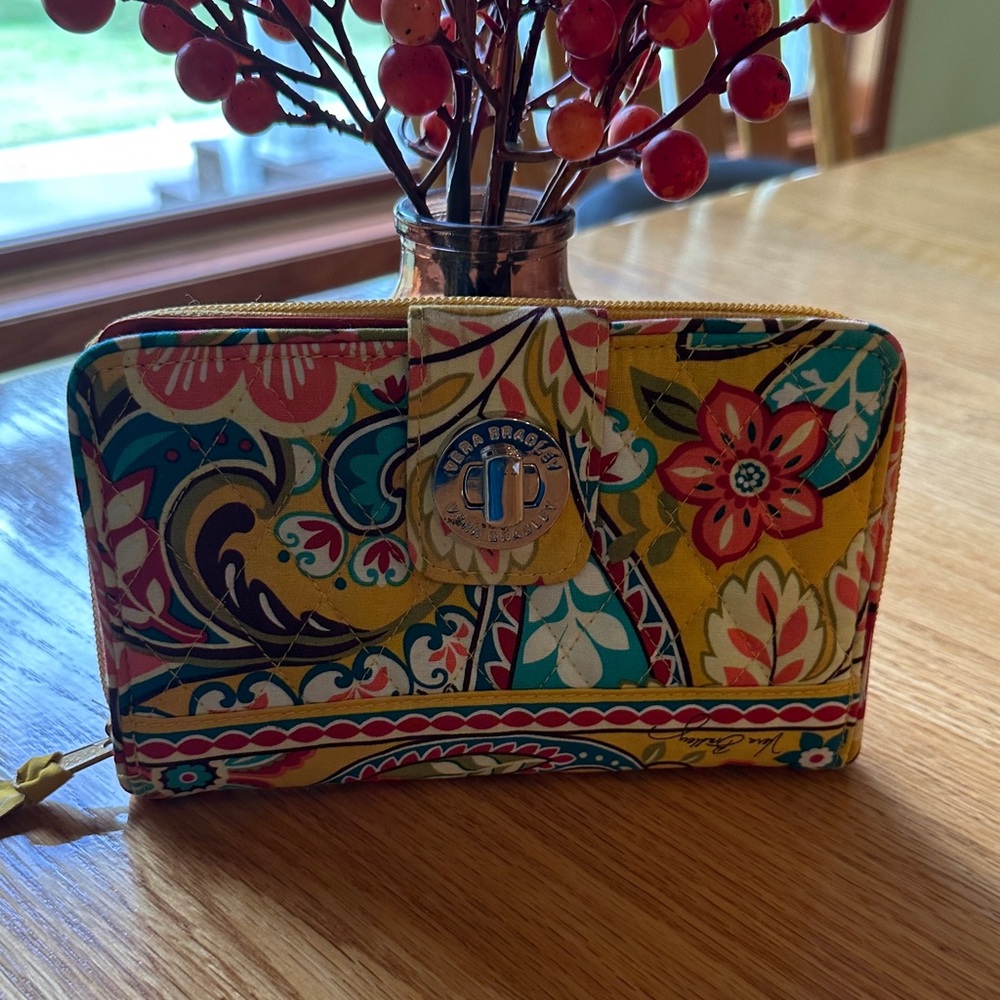 Vera Bradley Turlock wallet in quilted Provencal floral.  New